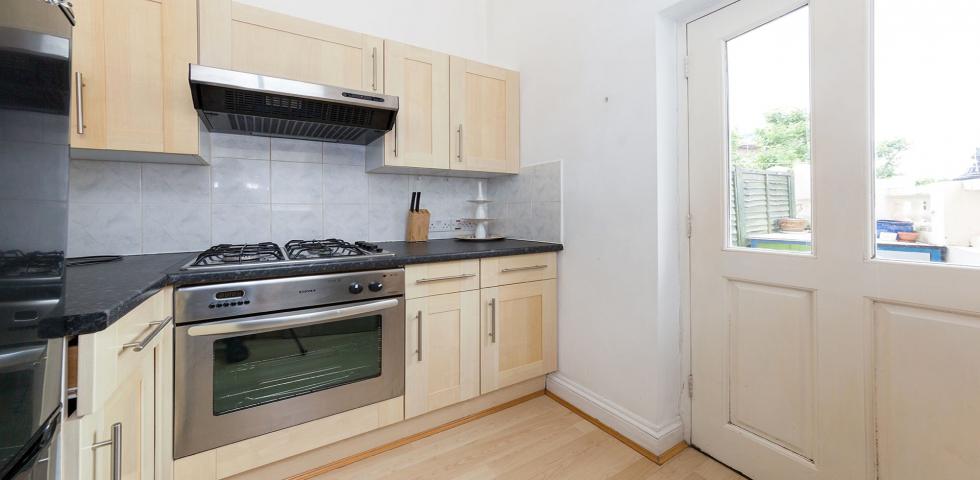 			Private Roof Terrace, 1 Bedroom, 1 bath, 1 reception Flat			 Canterbury Road, QUEENS PARK
